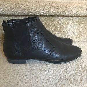 Women's Black Leather Booths size 8.5